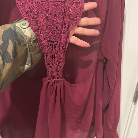 Bundle of 3 long sleeved tops with lace feature in various colors - Picture 9 of 13